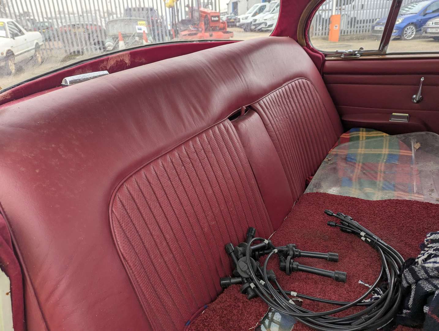 <p>1969 DAIMLER V8 250</p>