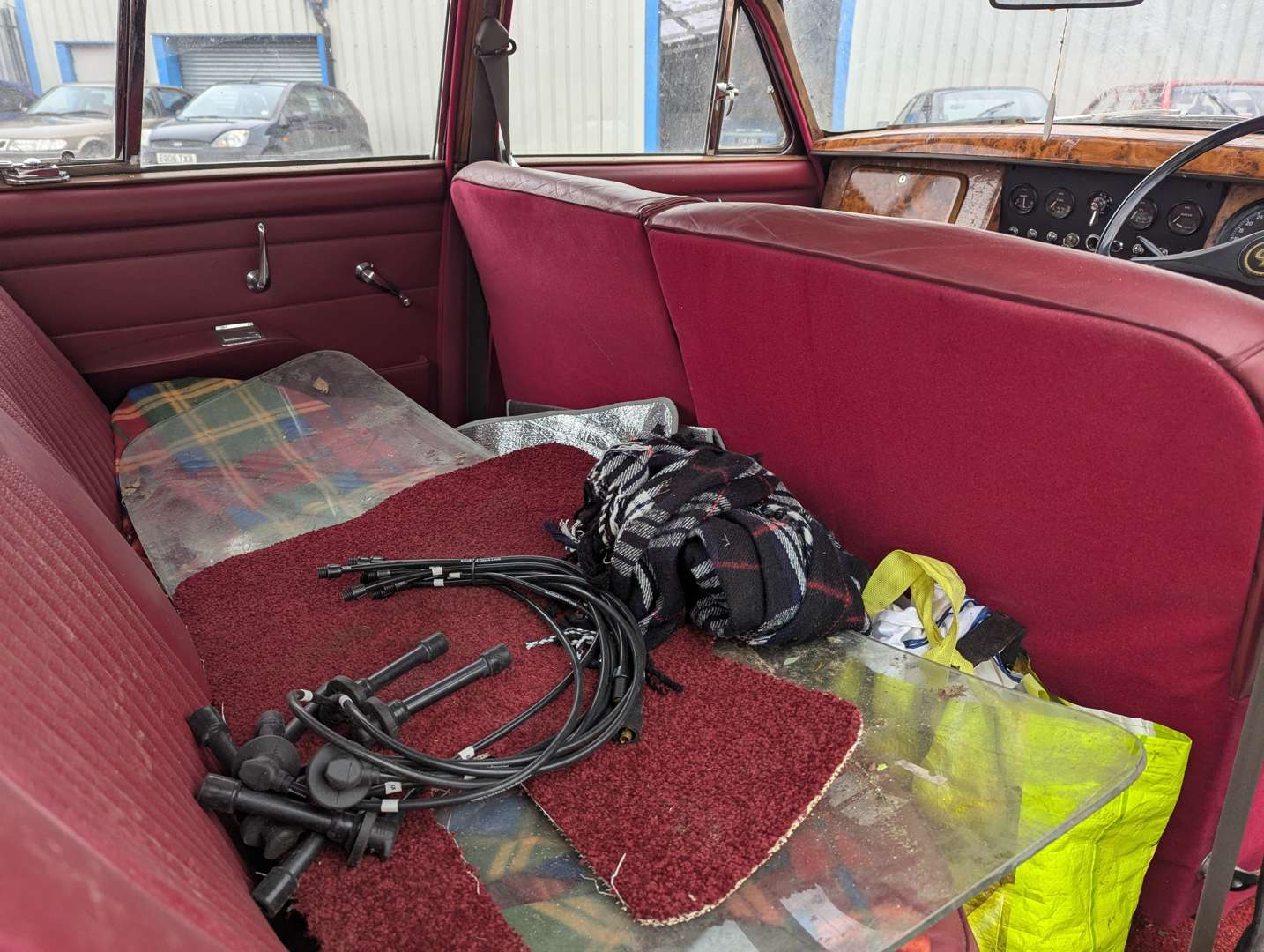 <p>1969 DAIMLER V8 250</p>