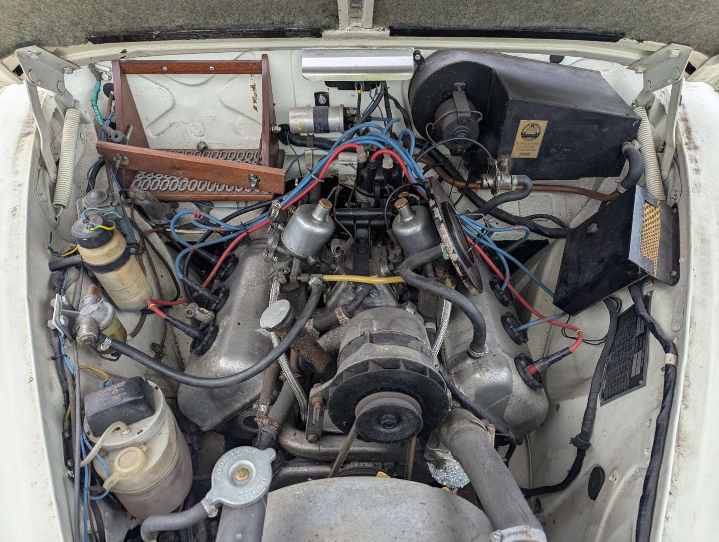 <p>1969 DAIMLER V8 250</p>