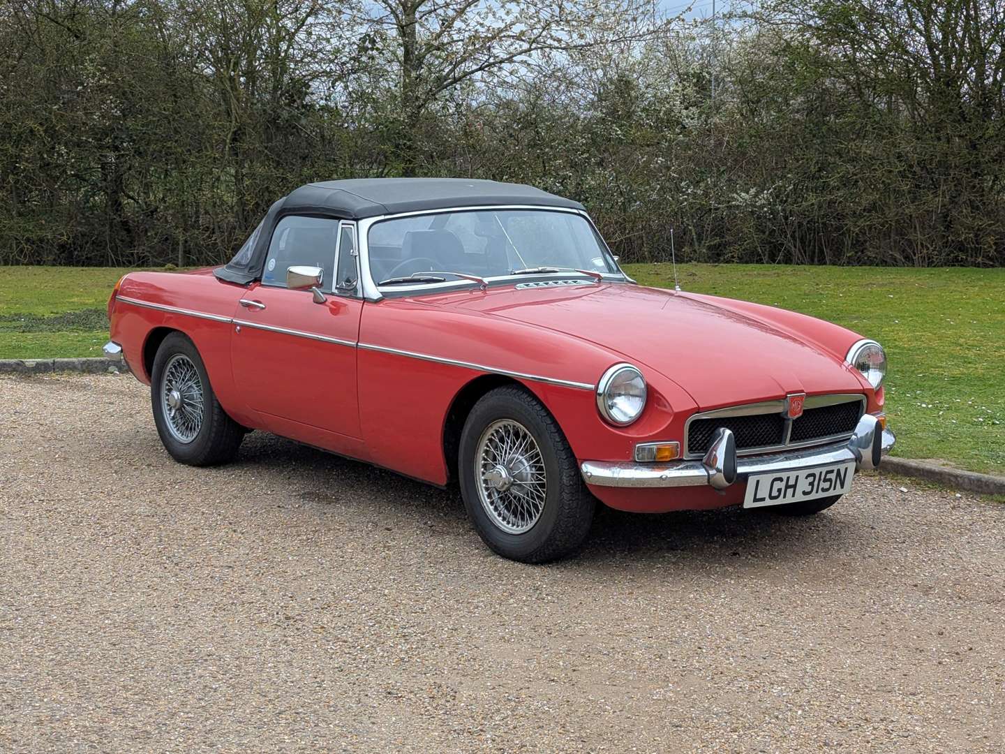 <p>1974 MG B ROADSTER</p>