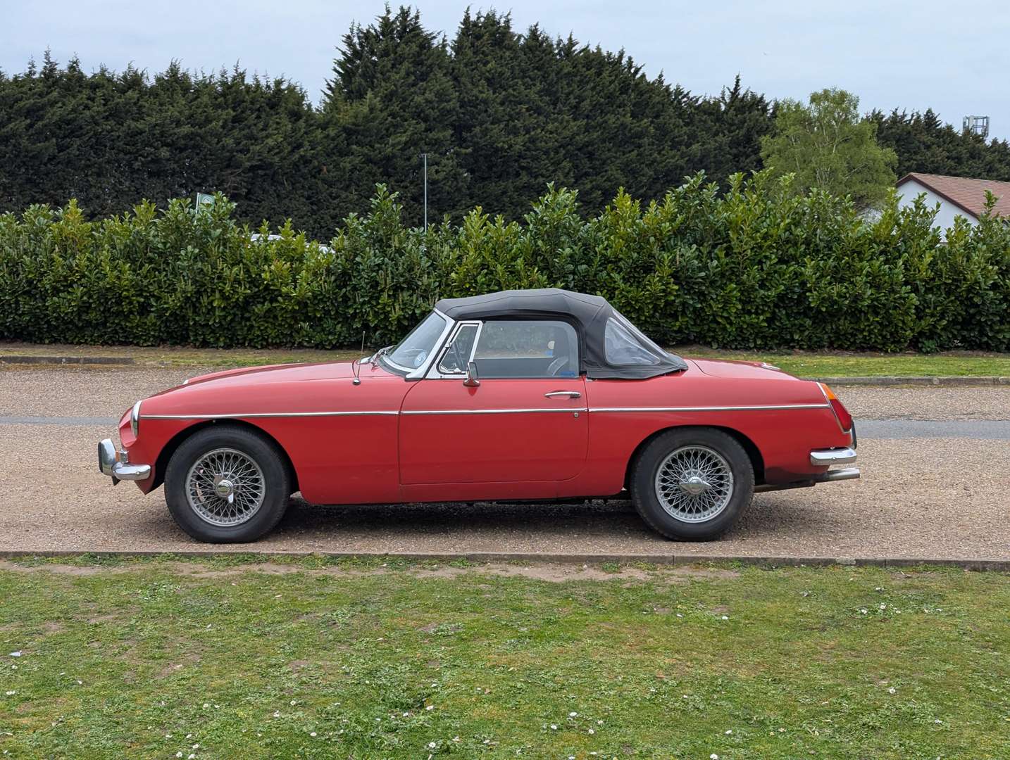 <p>1974 MG B ROADSTER</p>