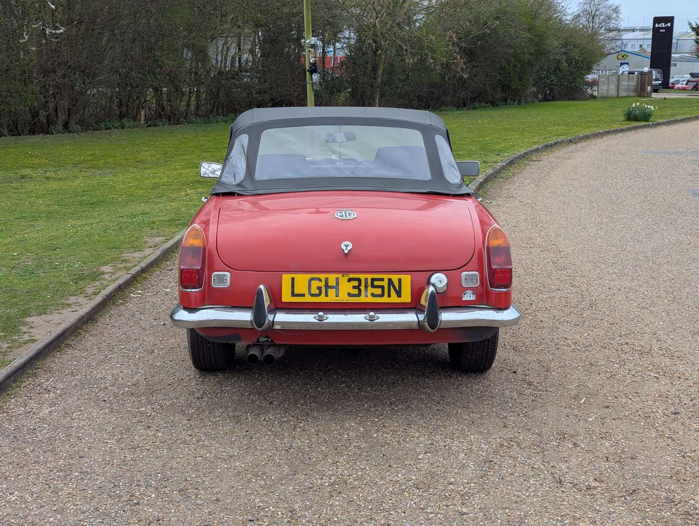 <p>1974 MG B ROADSTER</p>