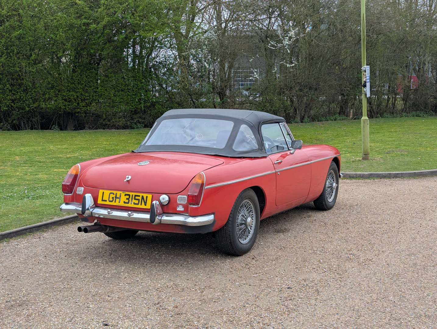 <p>1974 MG B ROADSTER</p>