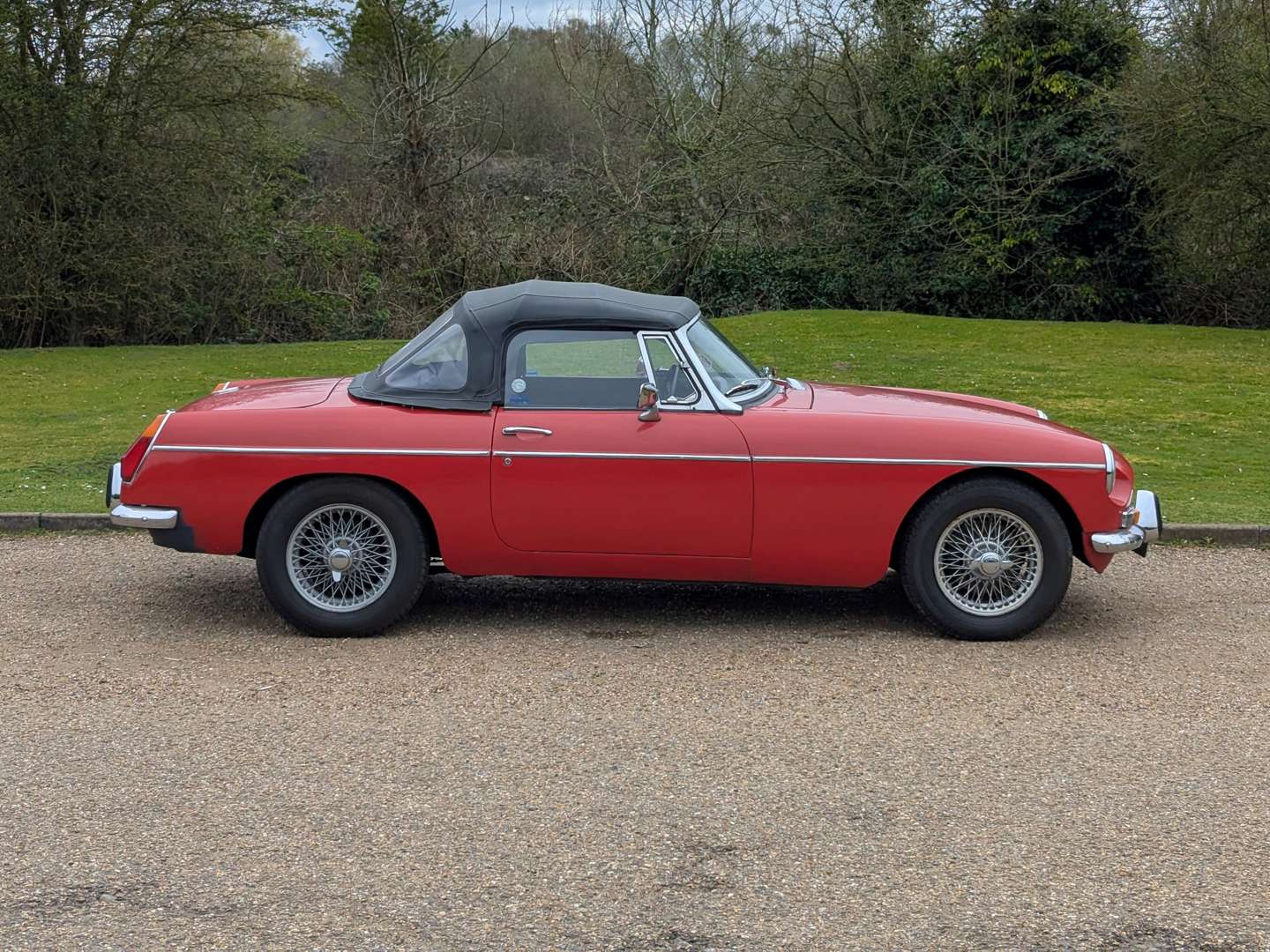 <p>1974 MG B ROADSTER</p>