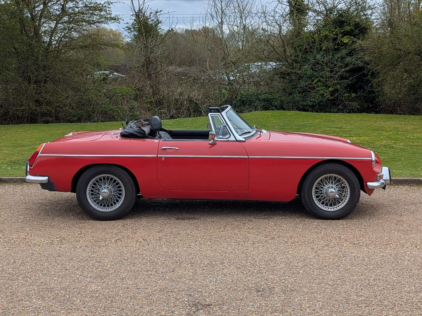 <p>1974 MG B ROADSTER</p>