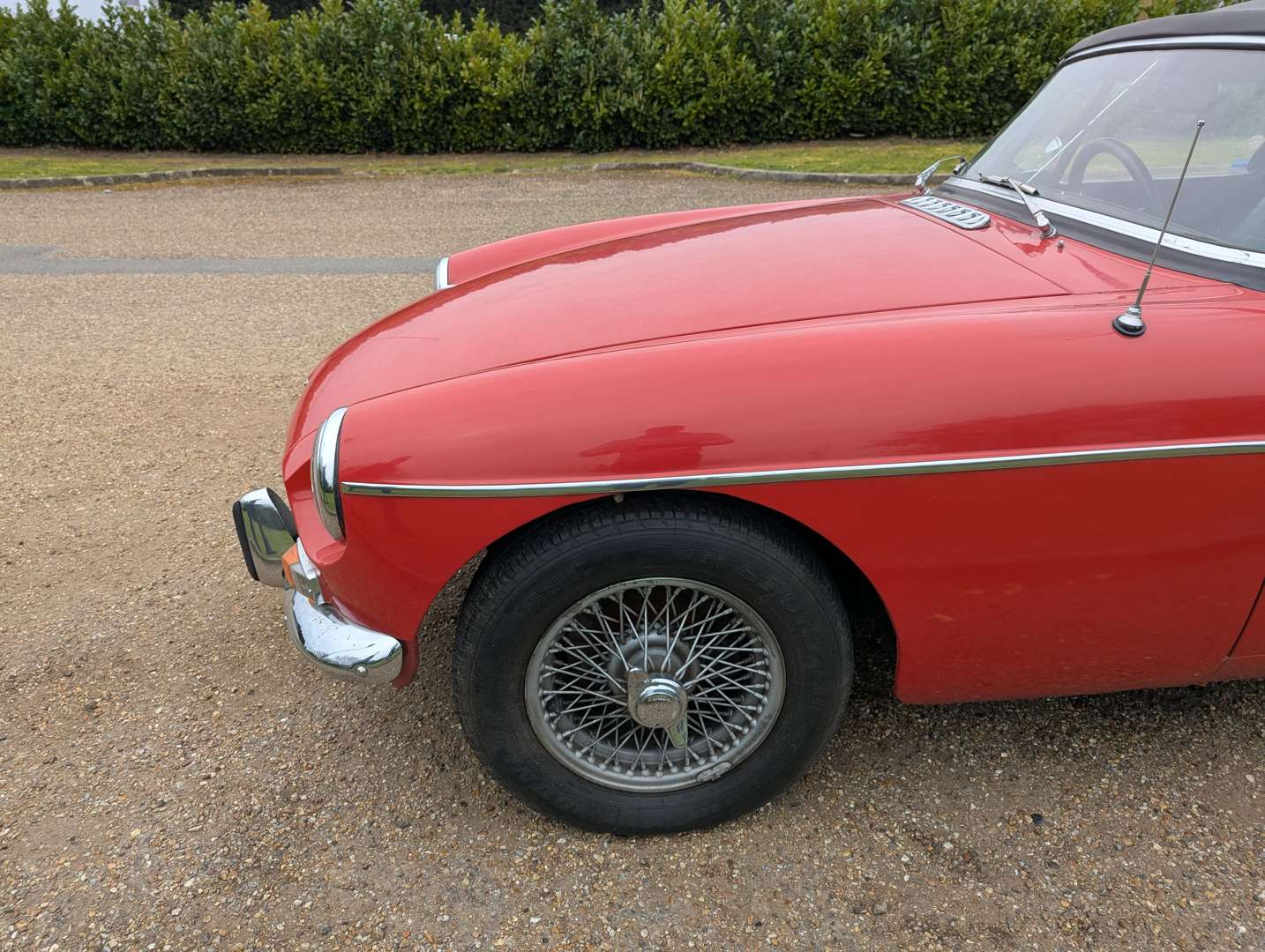 <p>1974 MG B ROADSTER</p>