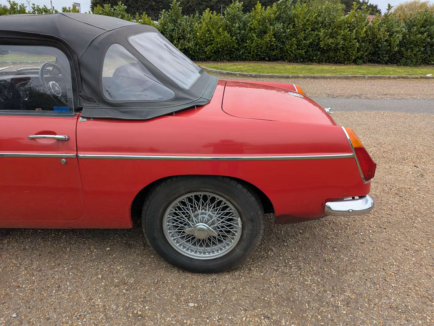 <p>1974 MG B ROADSTER</p>