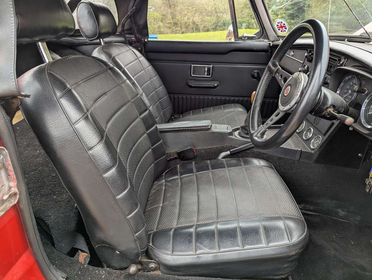 <p>1974 MG B ROADSTER</p>