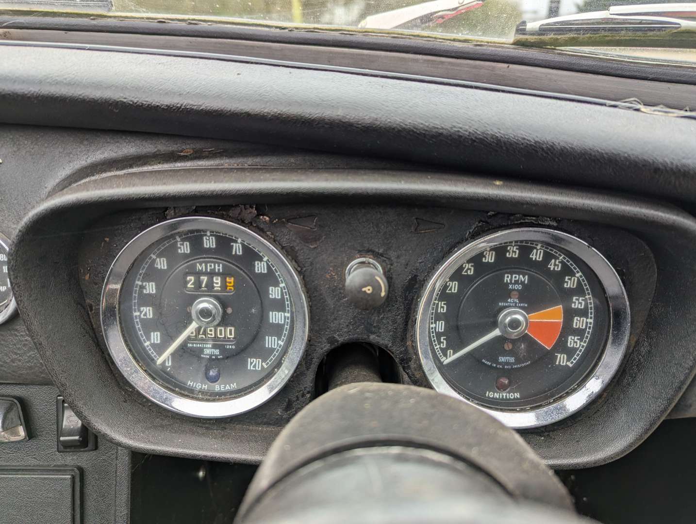 <p>1974 MG B ROADSTER</p>