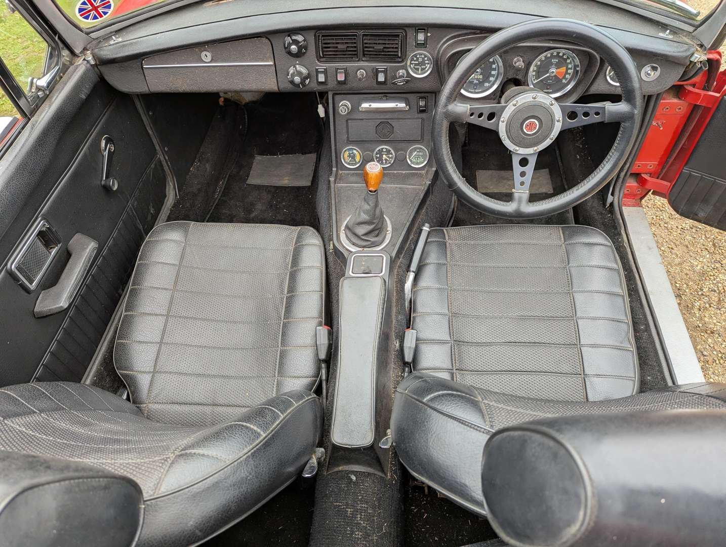 <p>1974 MG B ROADSTER</p>