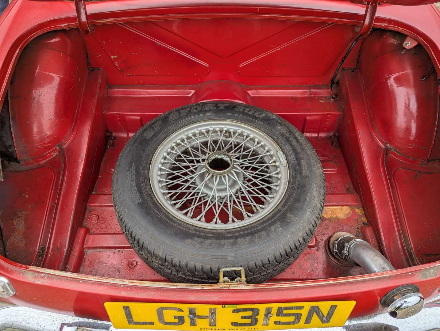 <p>1974 MG B ROADSTER</p>