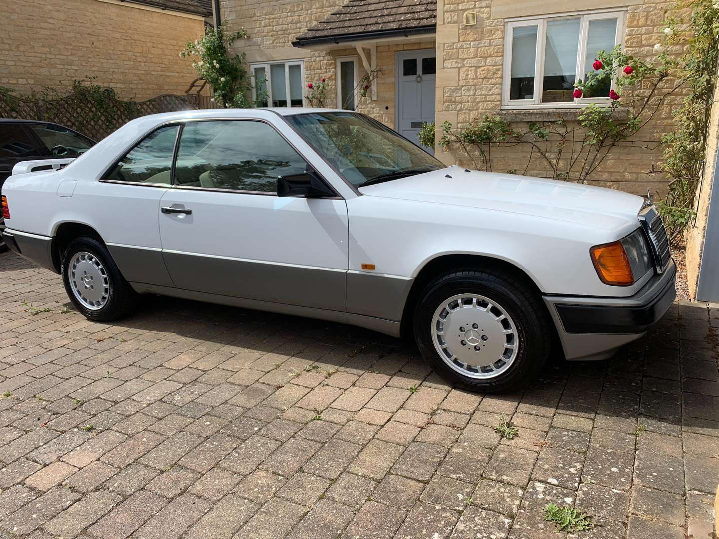 <p>1988 MERCEDES 300CE C124 AUTO</p>