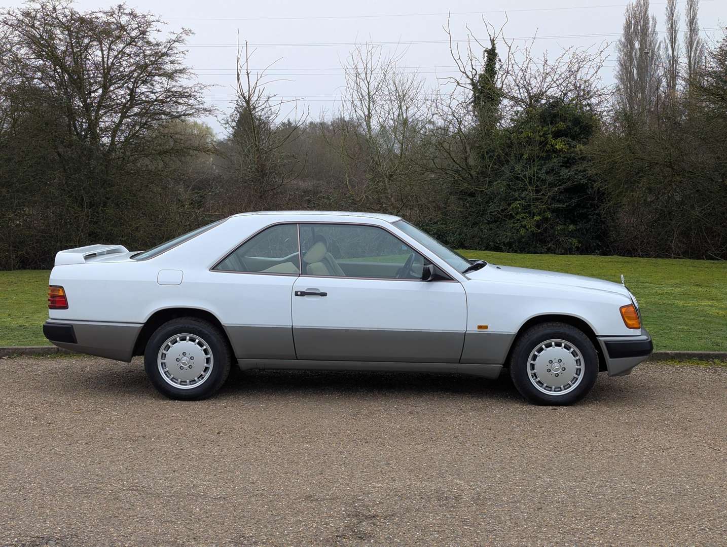 <p>1988 MERCEDES 300CE C124 AUTO</p>