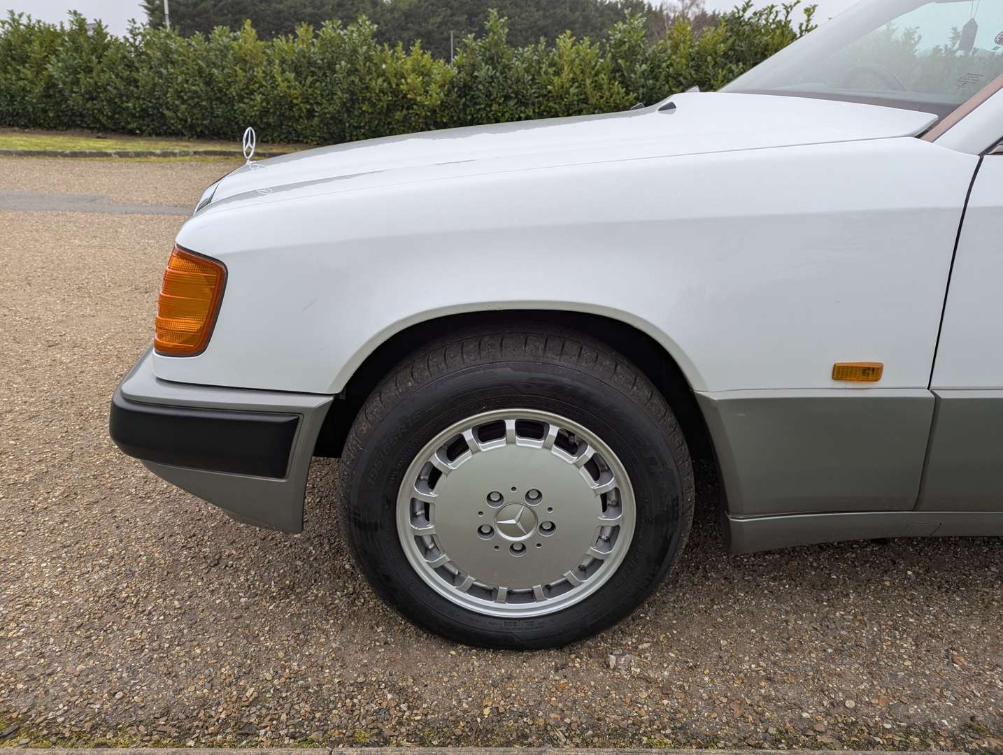 <p>1988 MERCEDES 300CE C124 AUTO</p>