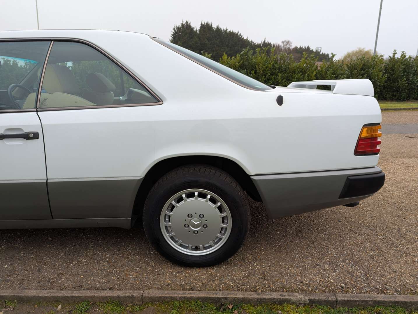 <p>1988 MERCEDES 300CE C124 AUTO</p>