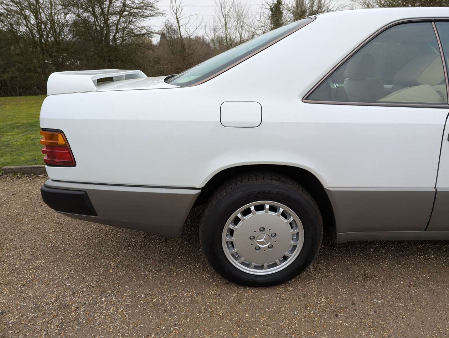 <p>1988 MERCEDES 300CE C124 AUTO</p>