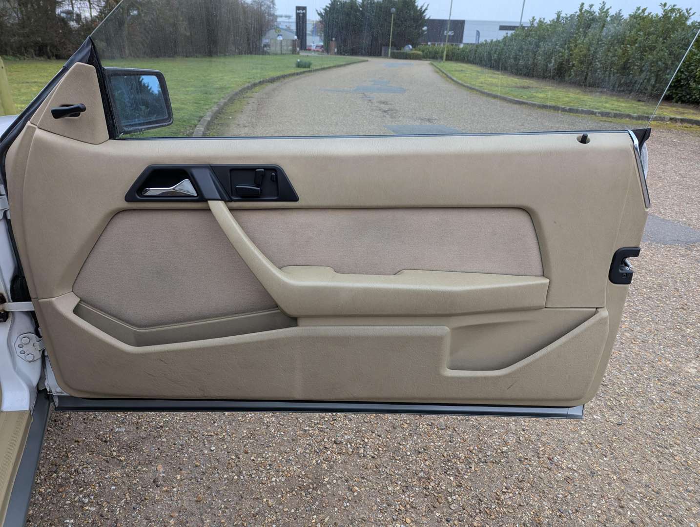 <p>1988 MERCEDES 300CE C124 AUTO</p>