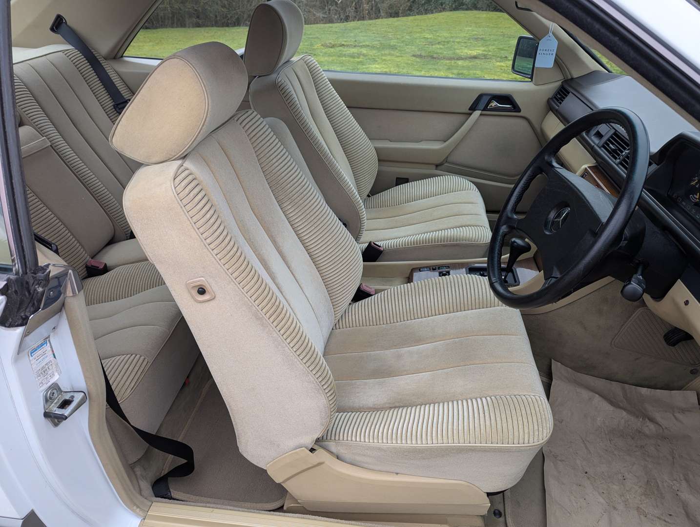 <p>1988 MERCEDES 300CE C124 AUTO</p>