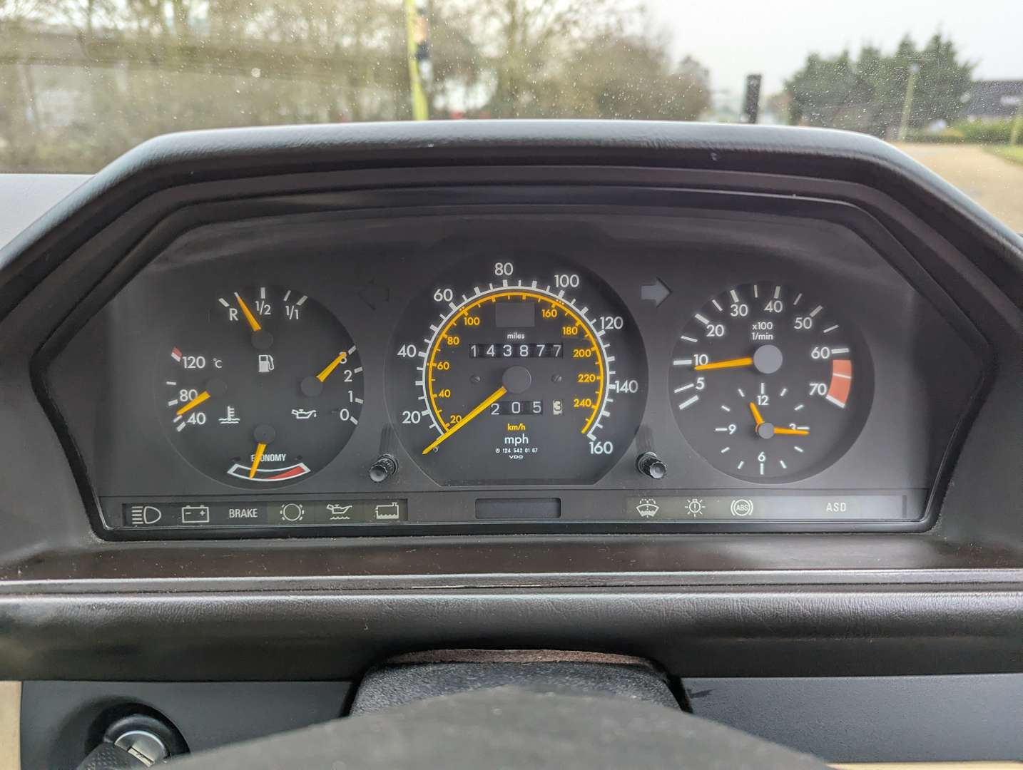 <p>1988 MERCEDES 300CE C124 AUTO</p>