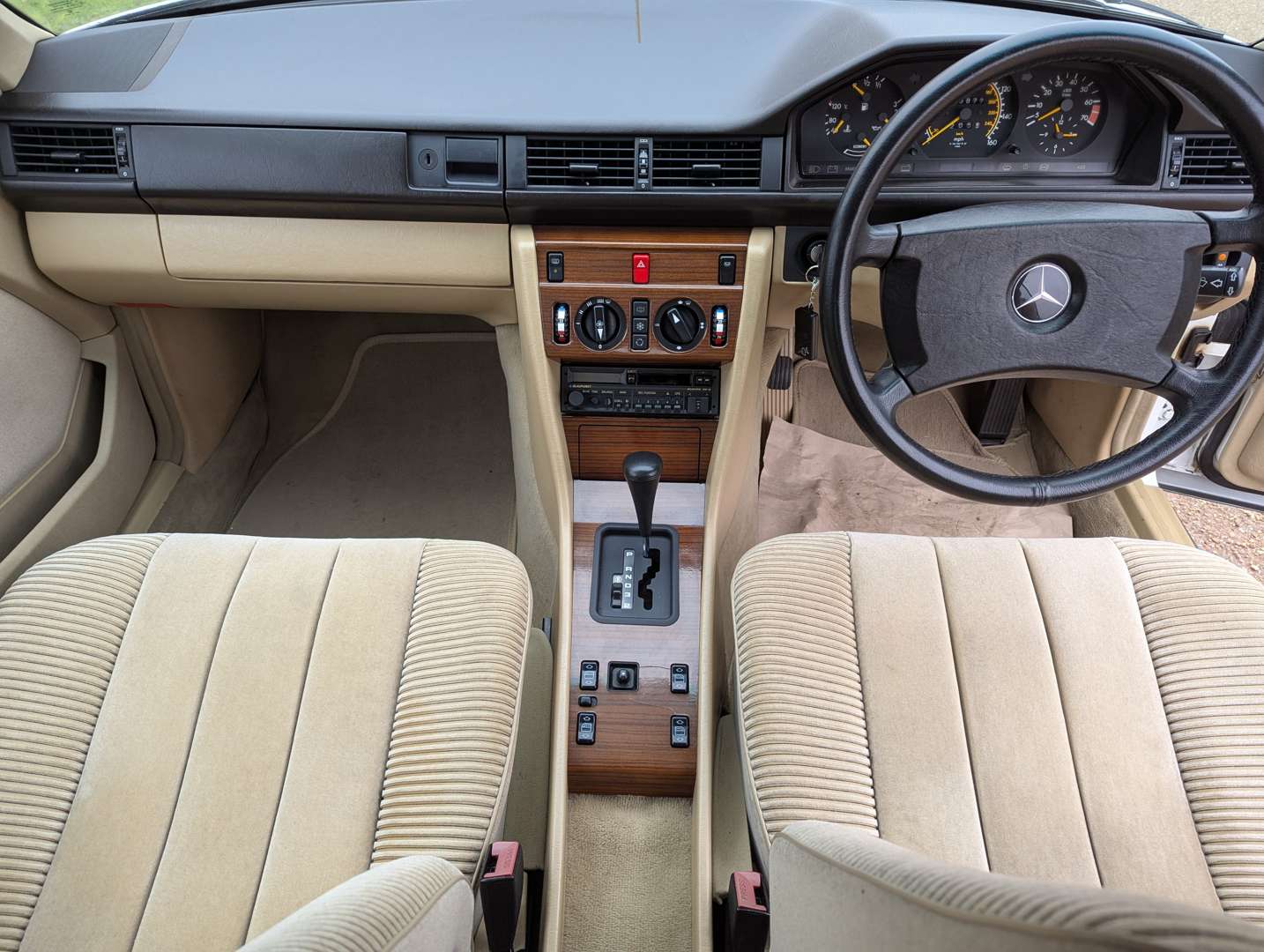 <p>1988 MERCEDES 300CE C124 AUTO</p>