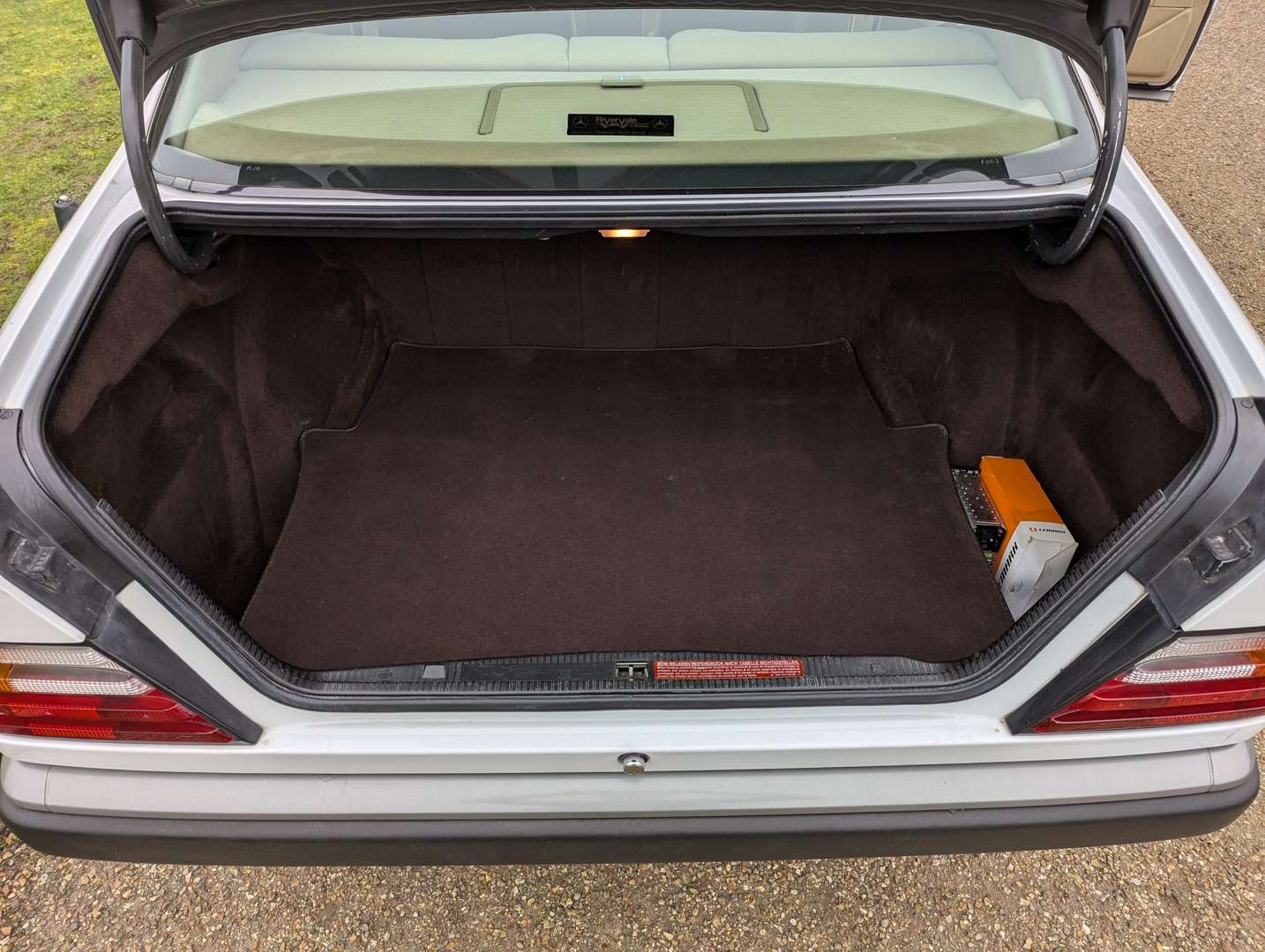 <p>1988 MERCEDES 300CE C124 AUTO</p>