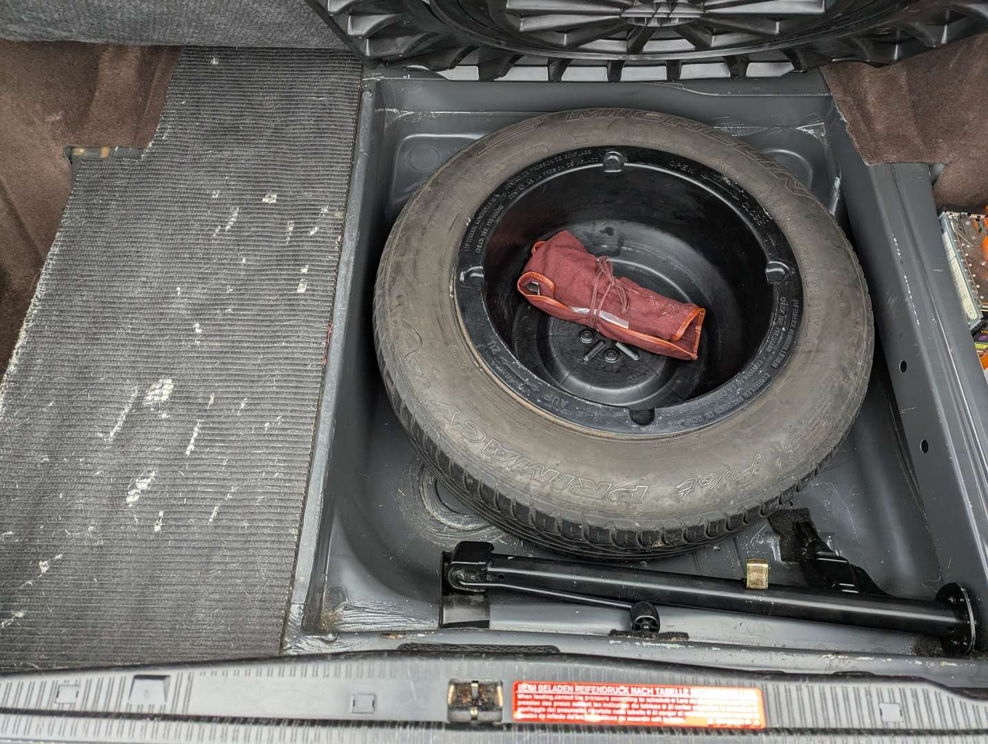 <p>1988 MERCEDES 300CE C124 AUTO</p>