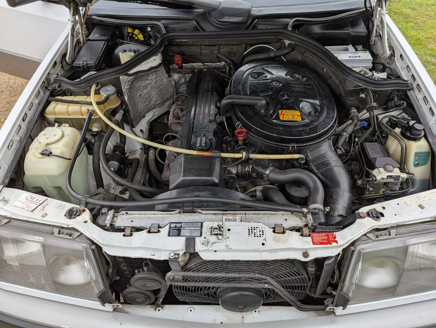 <p>1988 MERCEDES 300CE C124 AUTO</p>