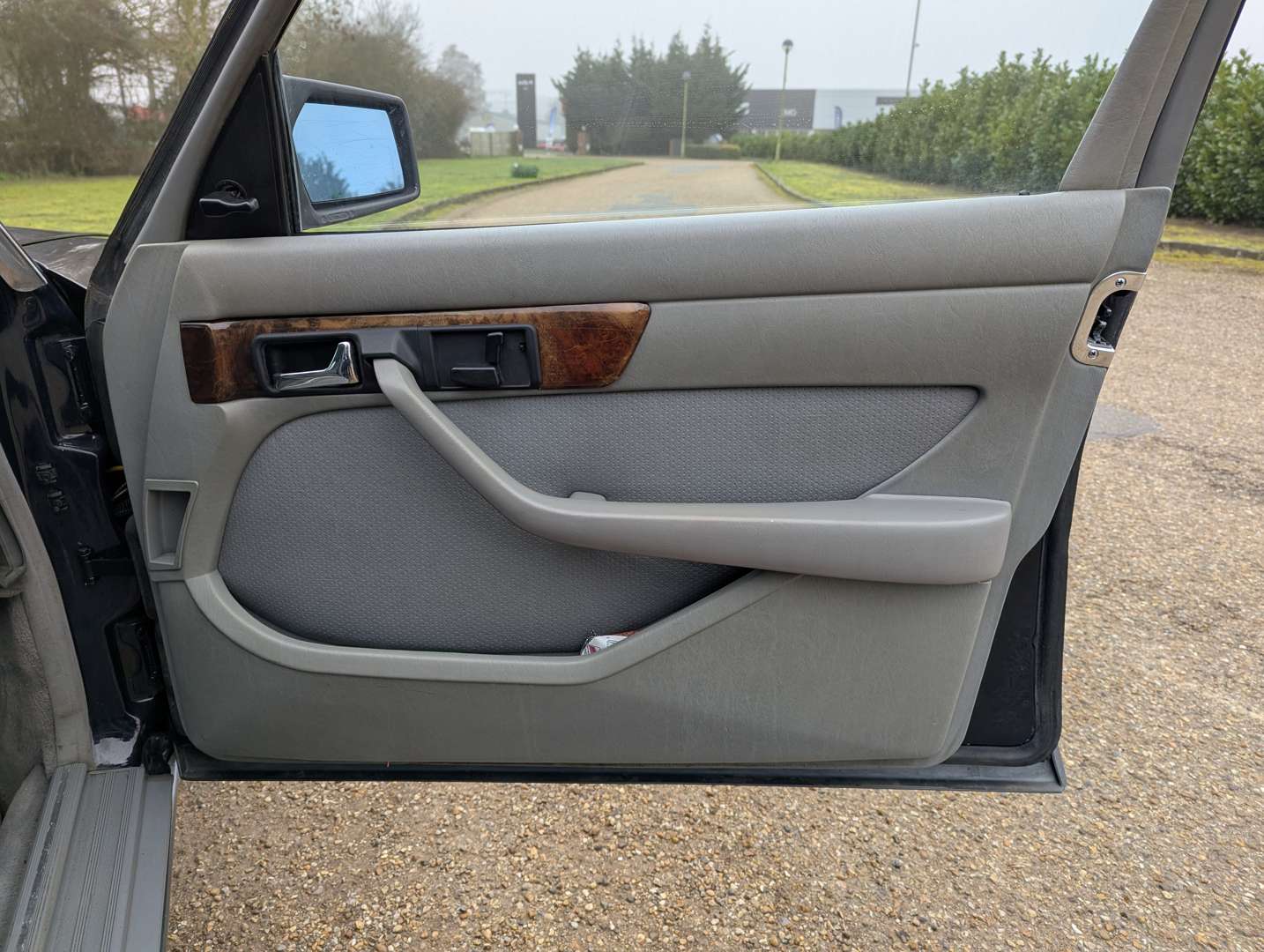 <p>1987 MERCEDES 420SEL W126 AUTO</p>