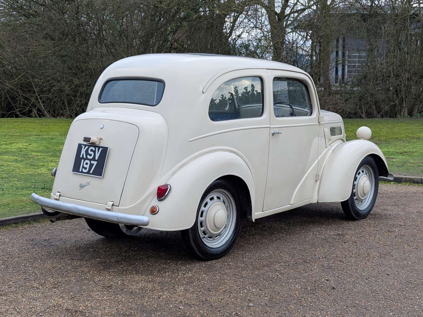 <p>1954 FORD POPULAR</p>