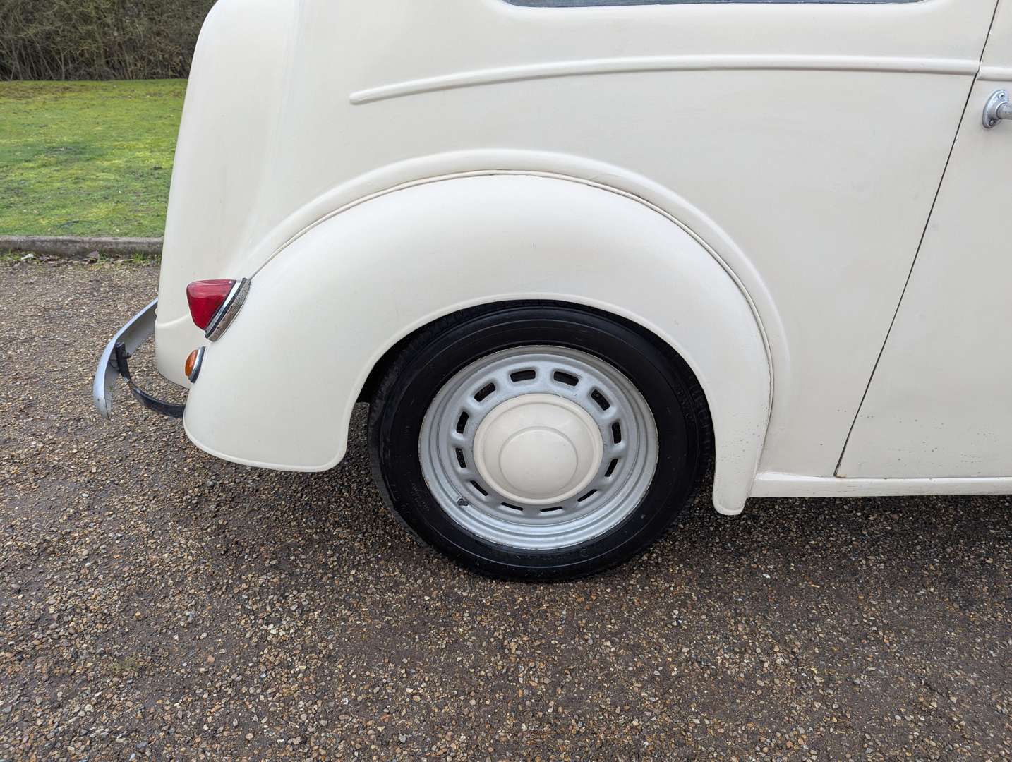 <p>1954 FORD POPULAR</p>