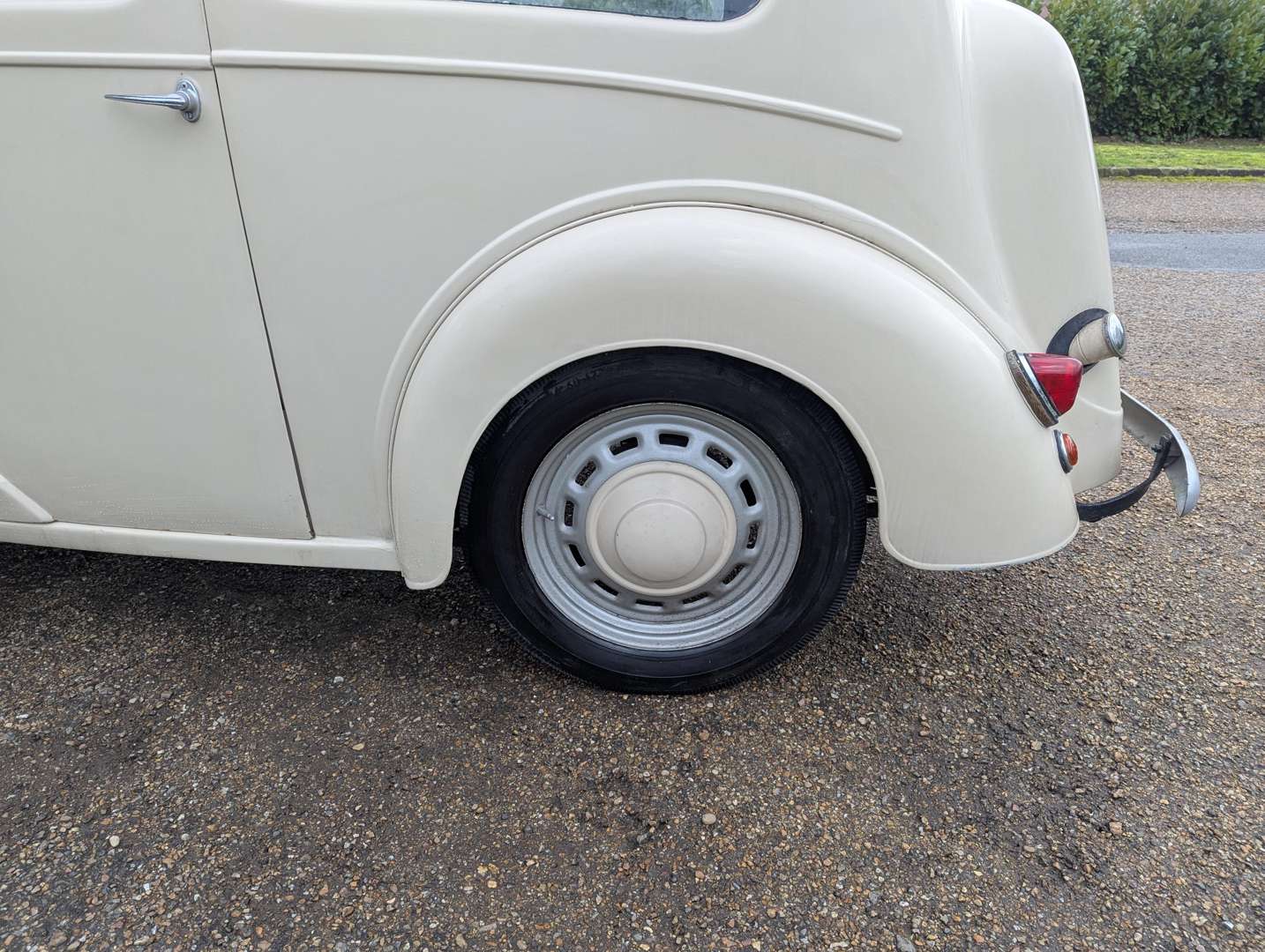 <p>1954 FORD POPULAR</p>