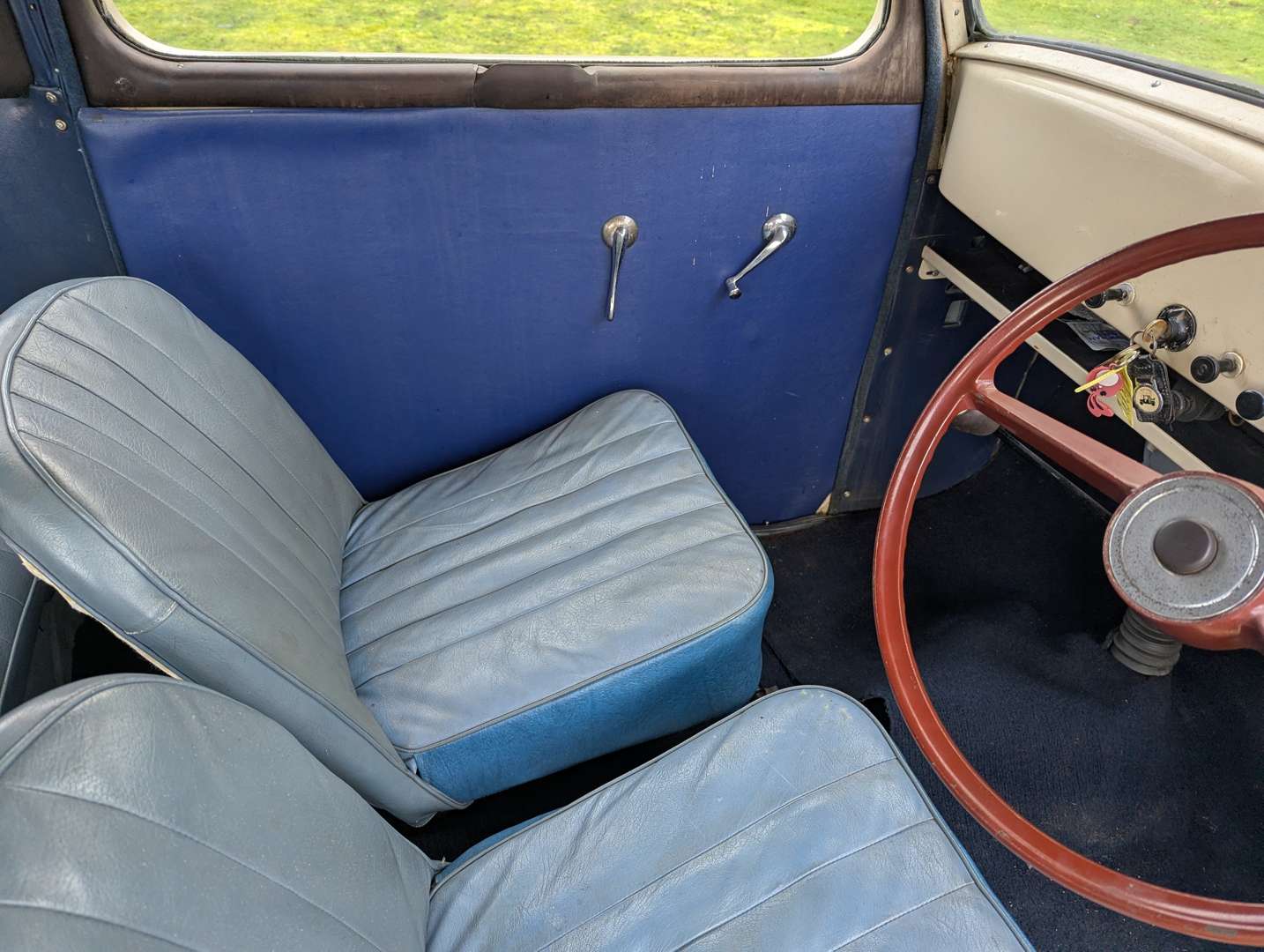 <p>1954 FORD POPULAR</p>