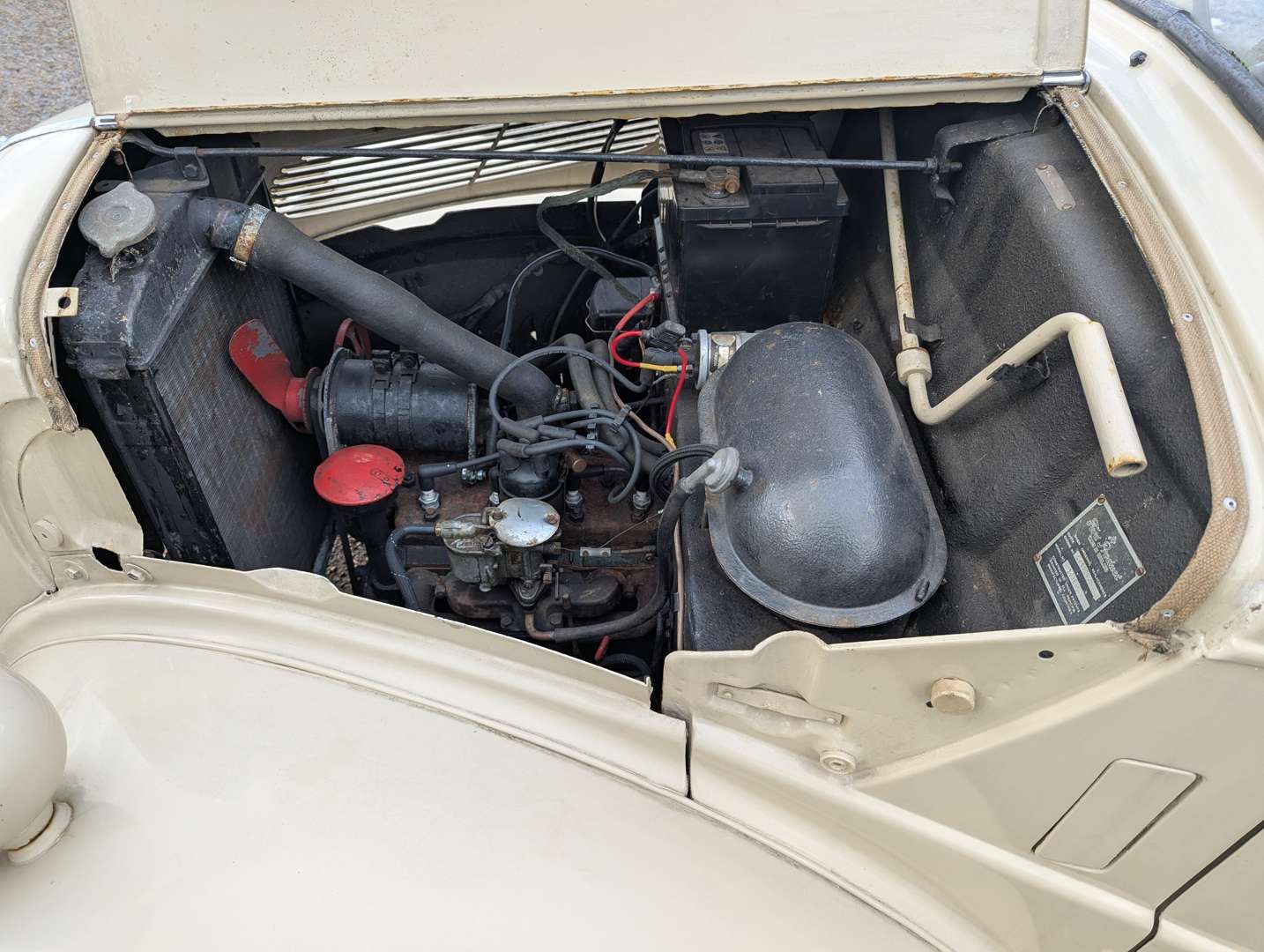 <p>1954 FORD POPULAR</p>