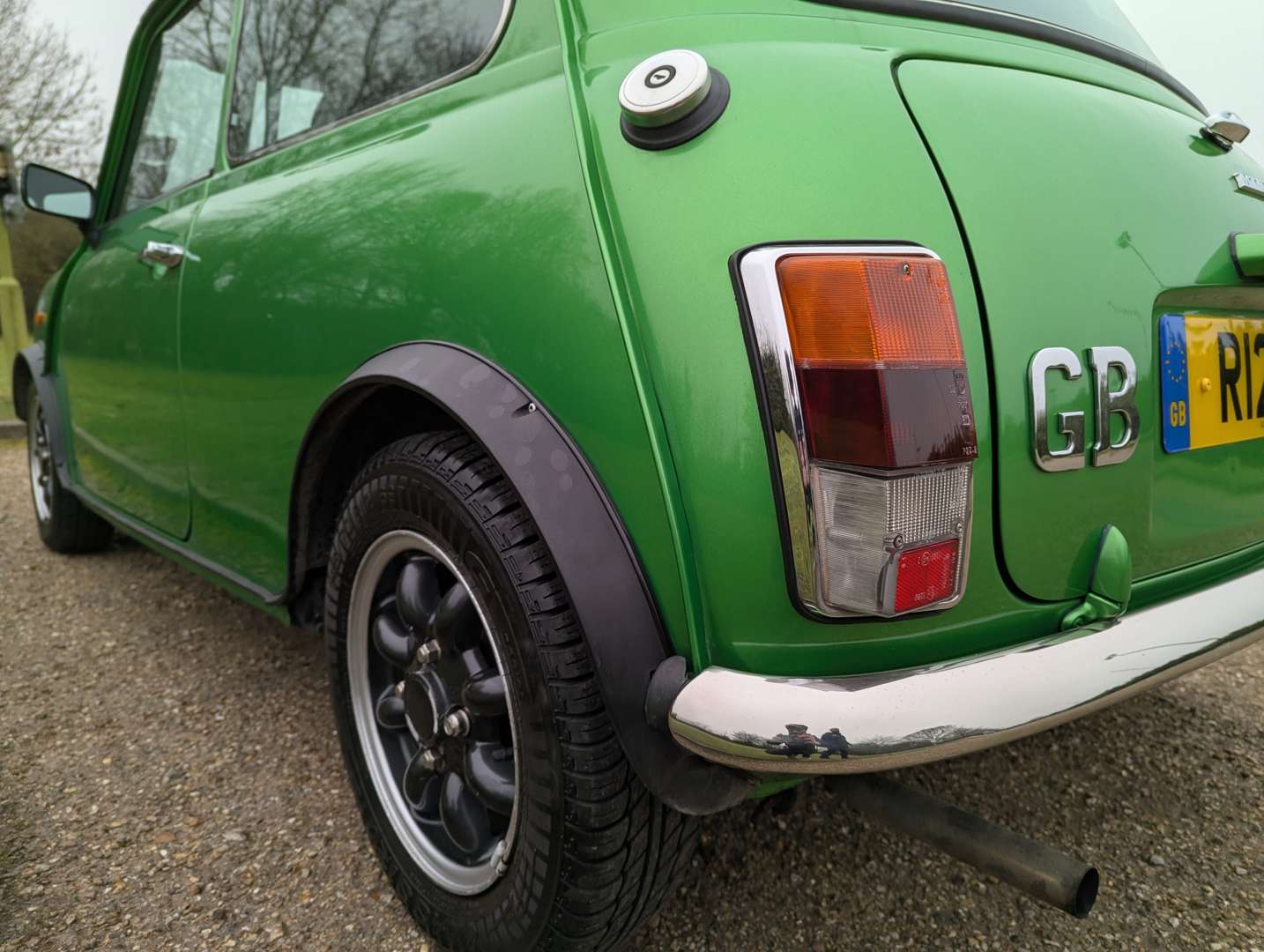 <p>1998 ROVER MINI PAUL SMITH EDITION</p>