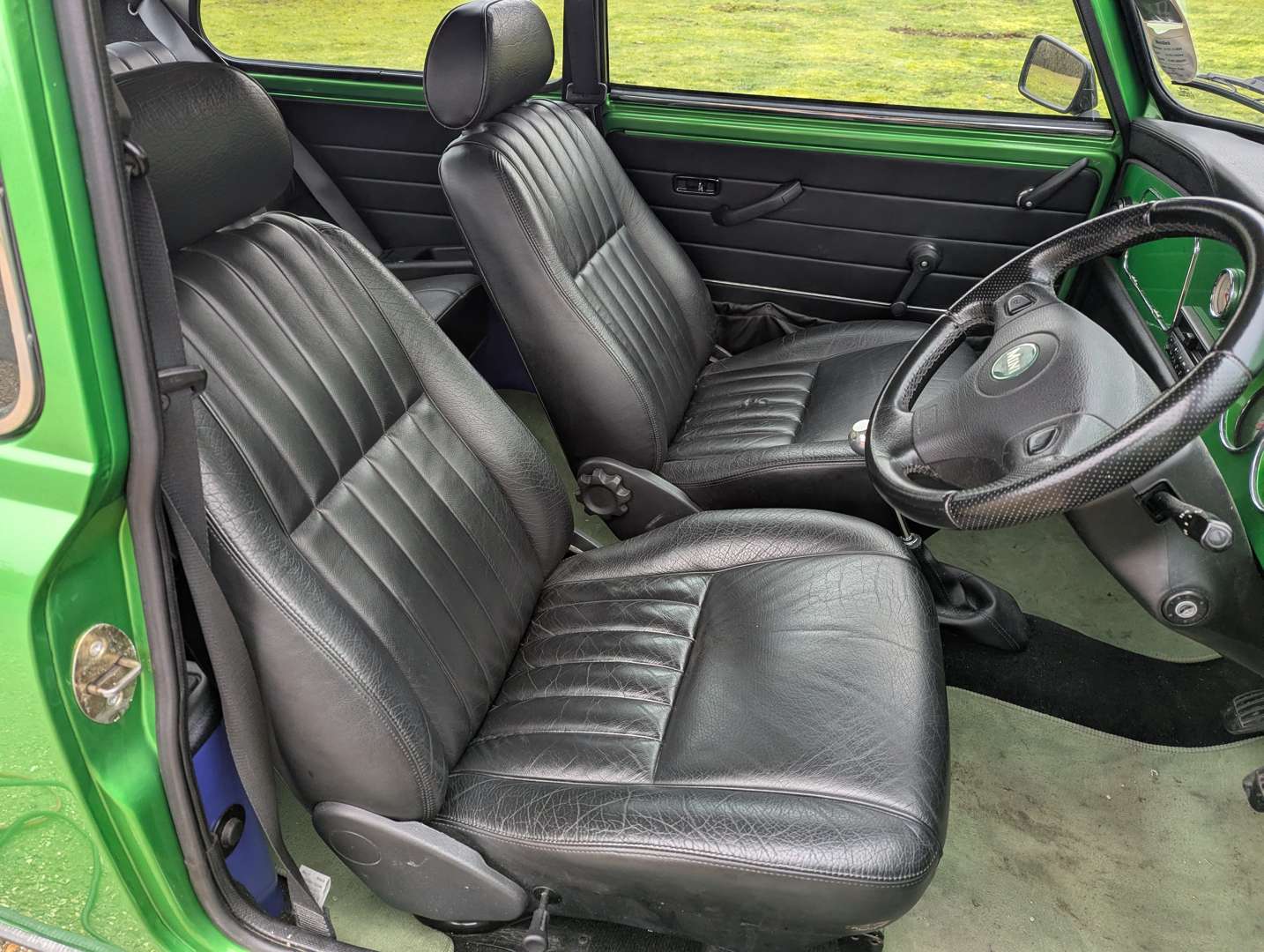 <p>1998 ROVER MINI PAUL SMITH EDITION</p>