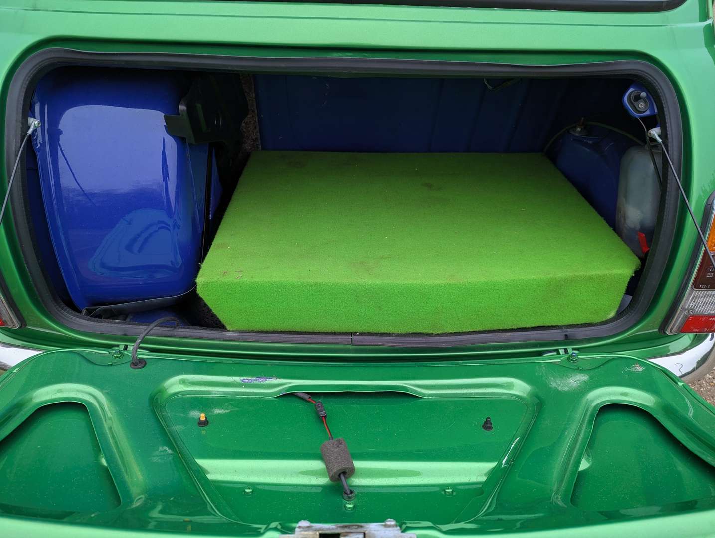 <p>1998 ROVER MINI PAUL SMITH EDITION</p>