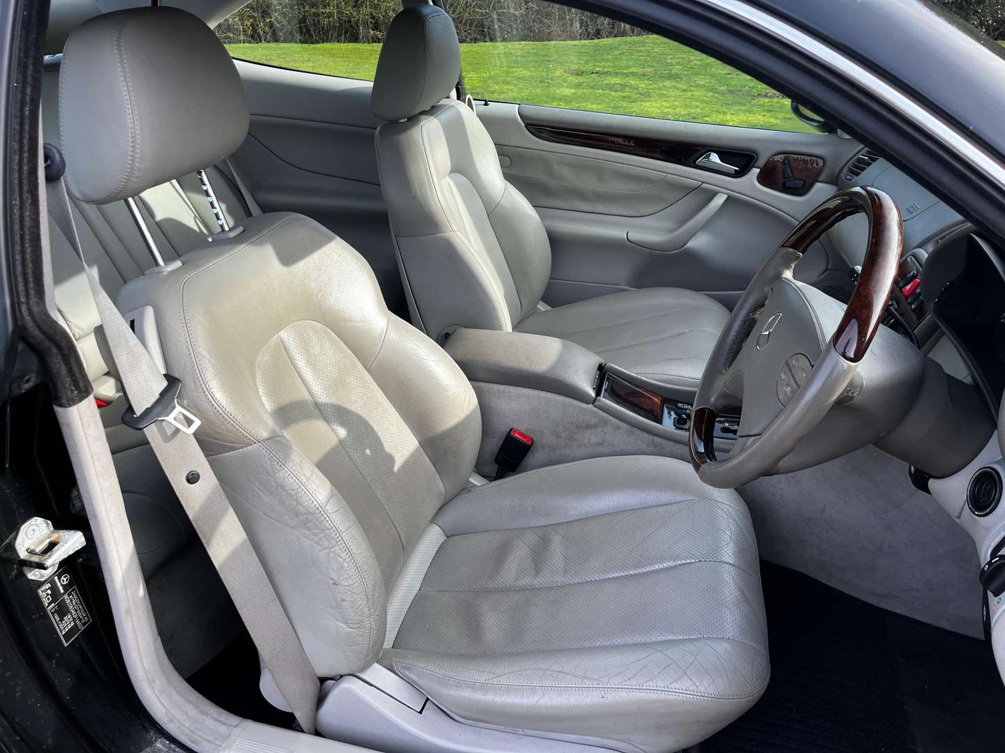 <p>2000 MERCEDES CLK230 ELEGANCE KOMPRESSOR C208 AUTO</p>