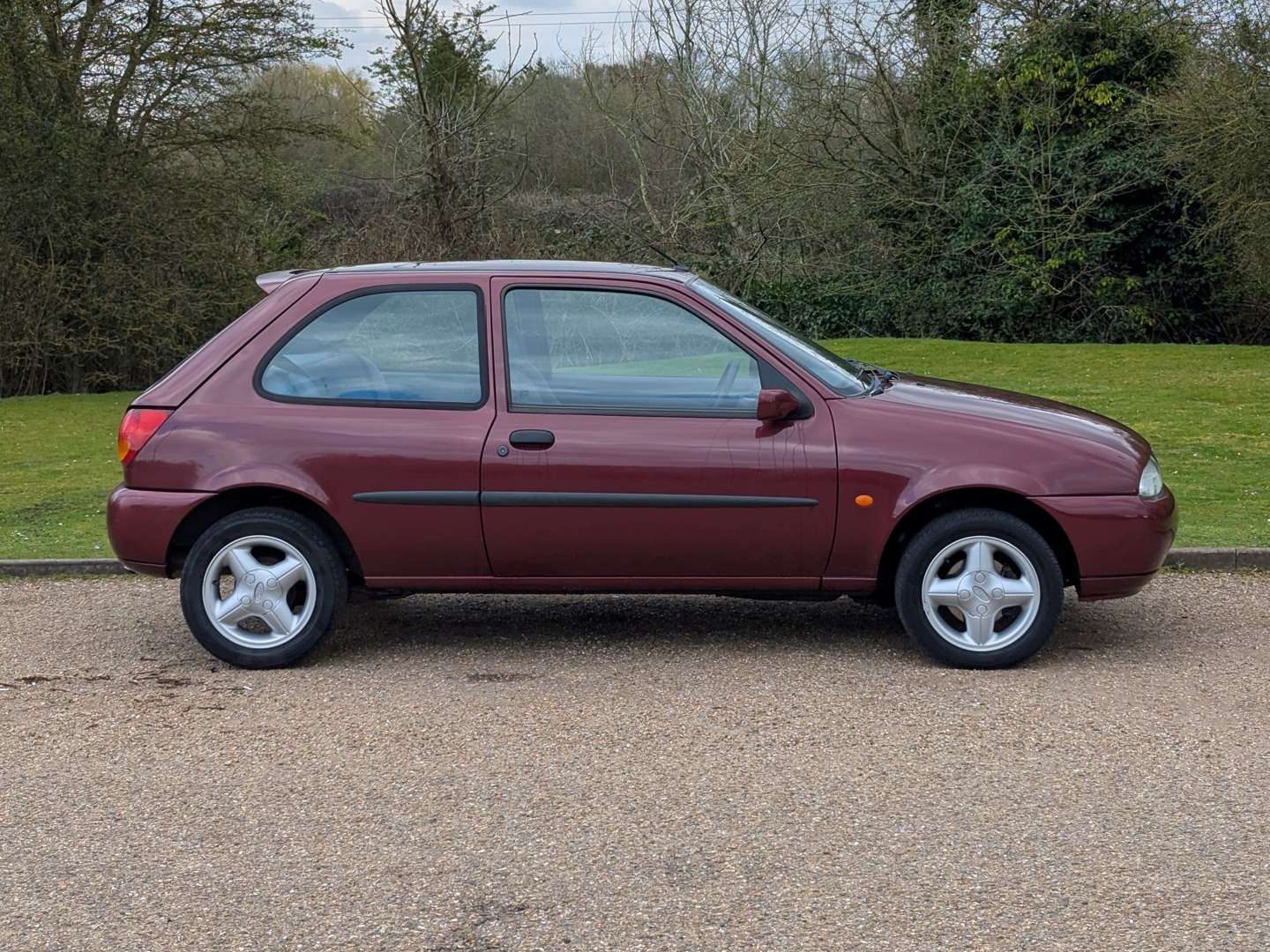 <p>1999 FORD FIESTA ZETEC&nbsp;</p>