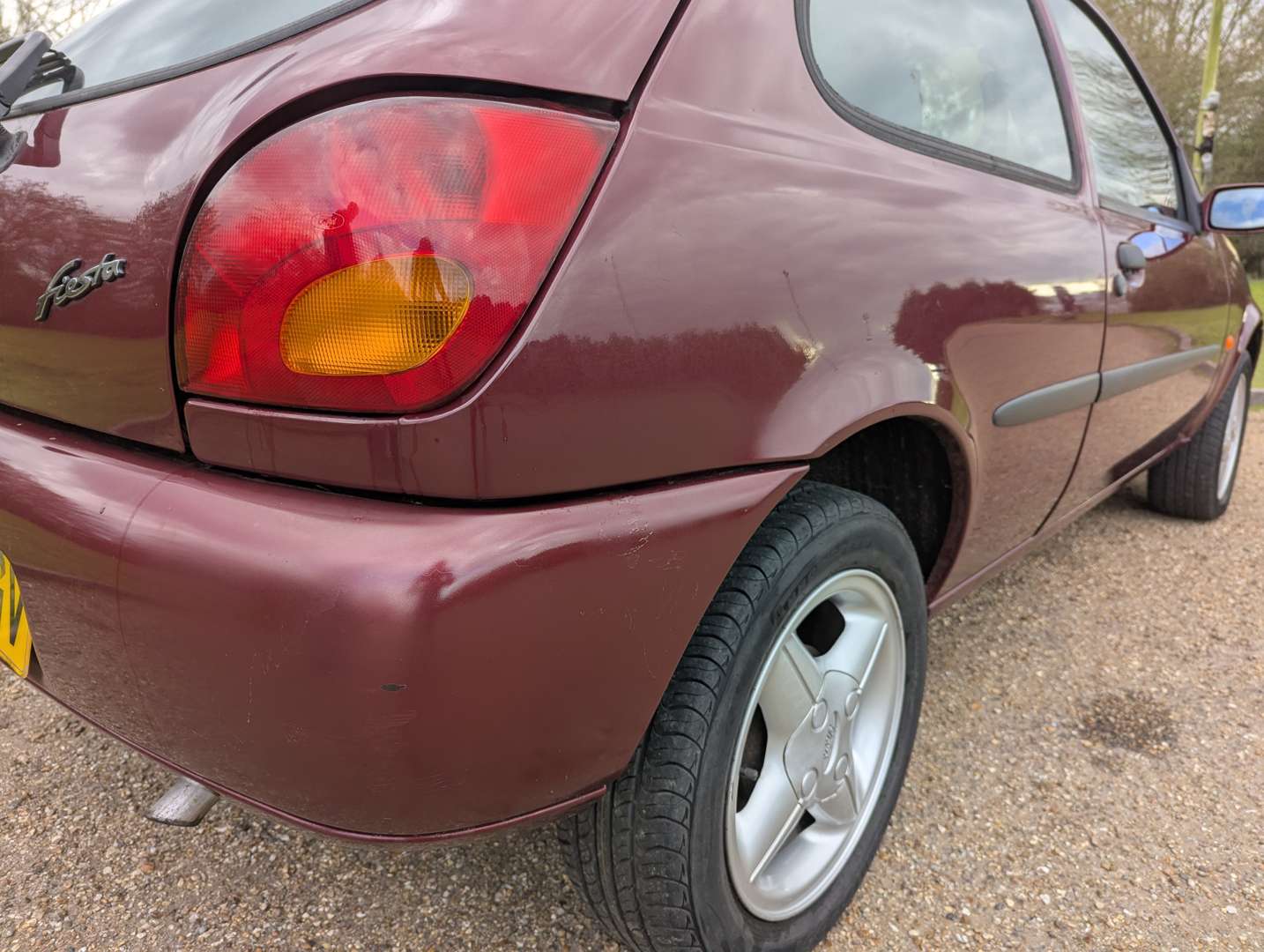 <p>1999 FORD FIESTA ZETEC&nbsp;</p>