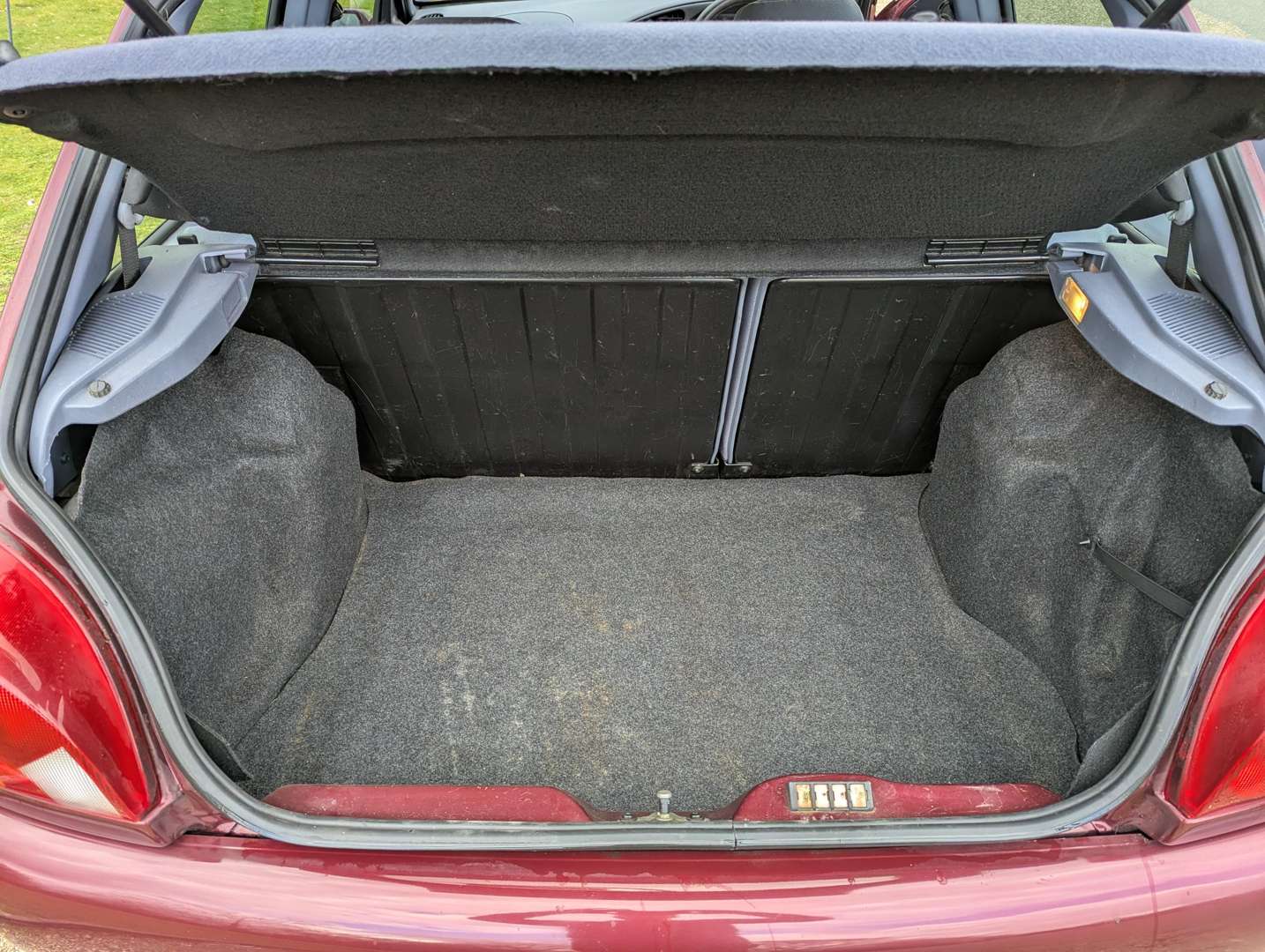 <p>1999 FORD FIESTA ZETEC&nbsp;</p>