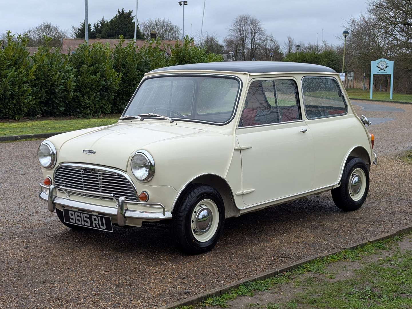 <p>1964 AUSTIN MINI COOPER</p>