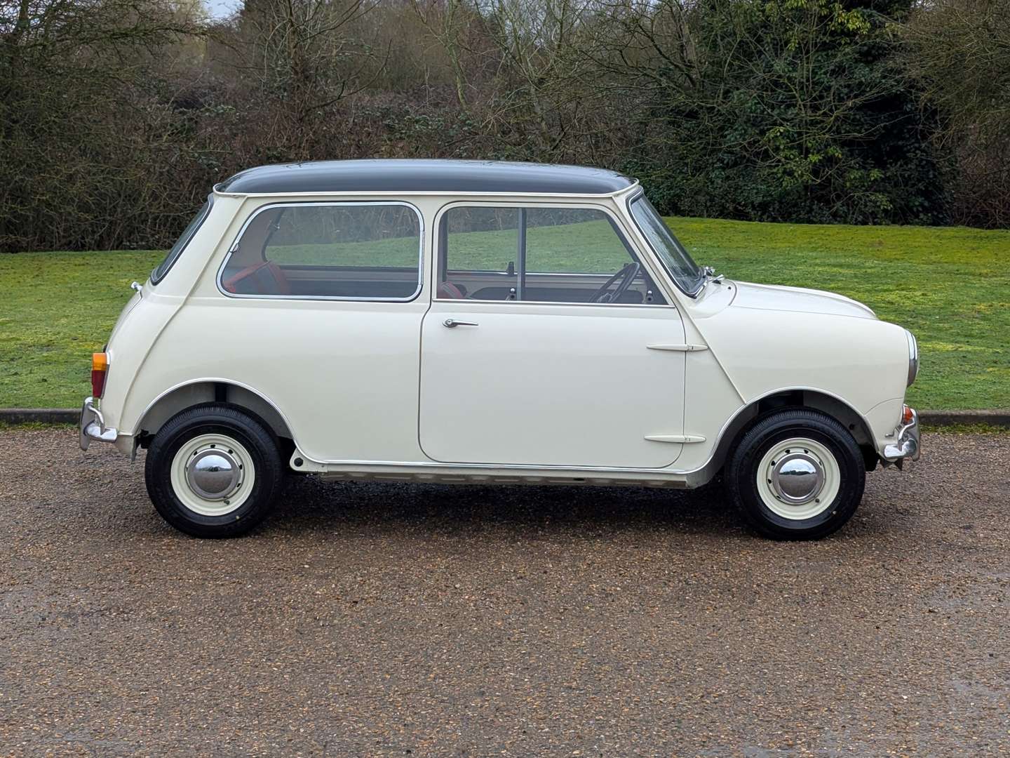 <p>1964 AUSTIN MINI COOPER</p>