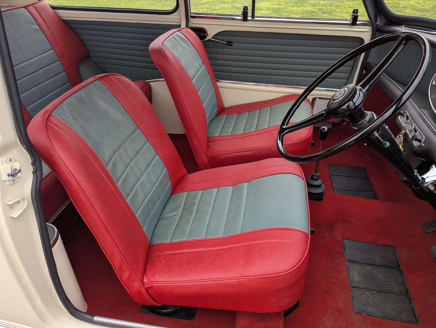 <p>1964 AUSTIN MINI COOPER</p>