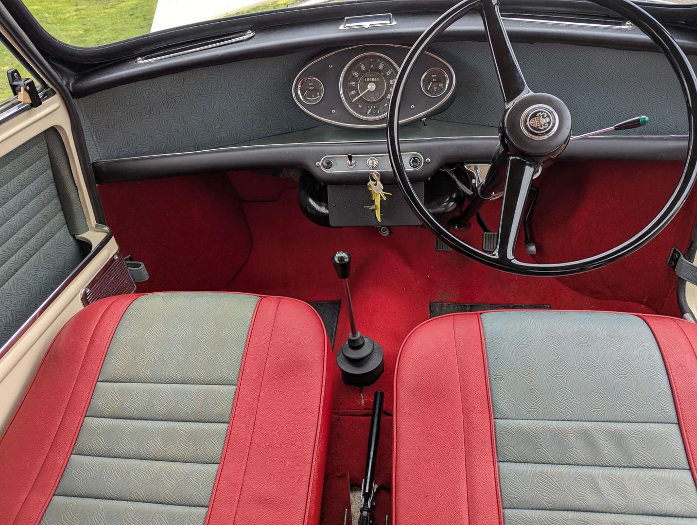 <p>1964 AUSTIN MINI COOPER</p>