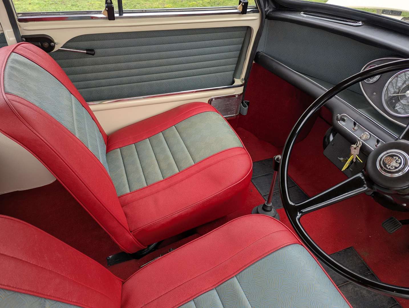 <p>1964 AUSTIN MINI COOPER</p>