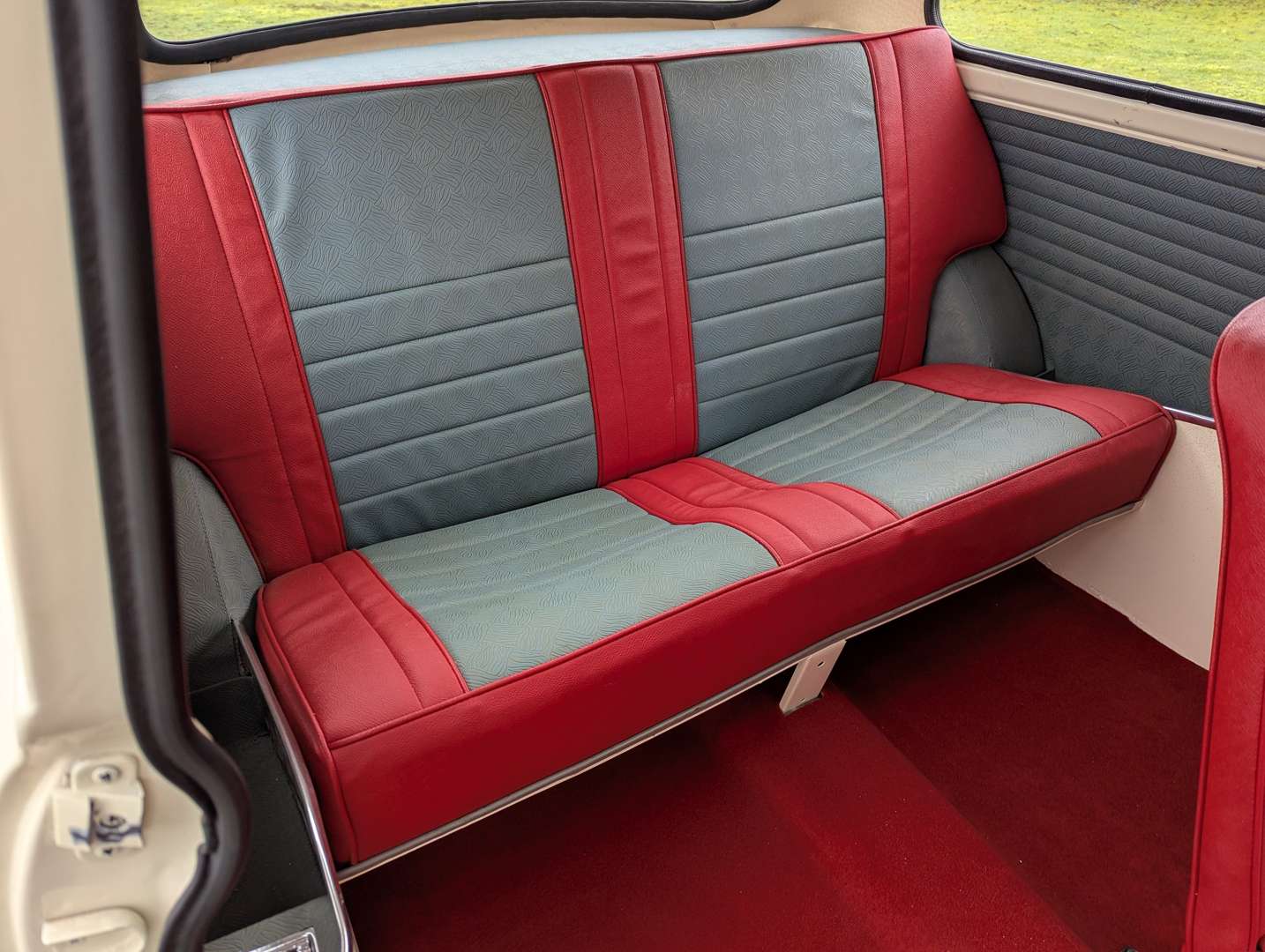 <p>1964 AUSTIN MINI COOPER</p>