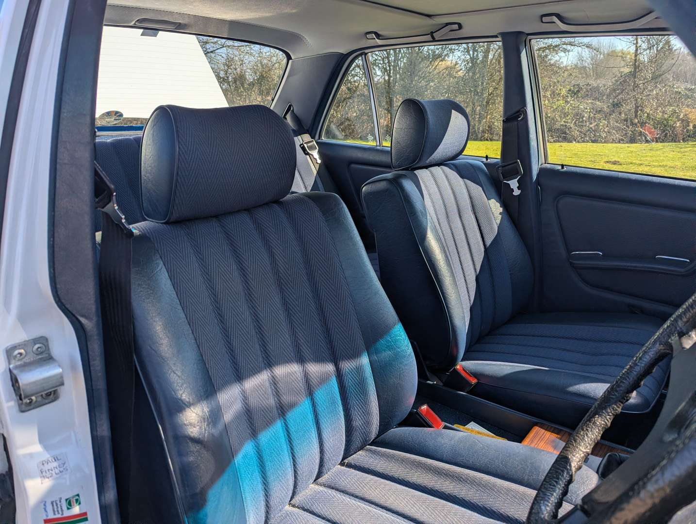 <p>1982 MERCEDES 240D W123</p>