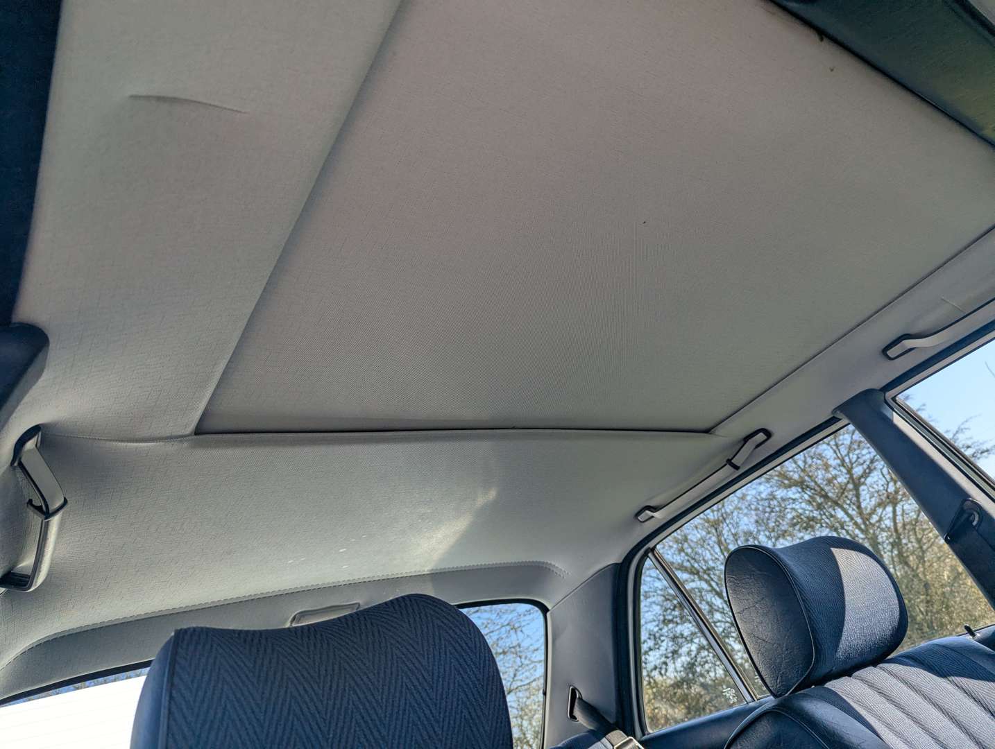 <p>1982 MERCEDES 240D W123</p>