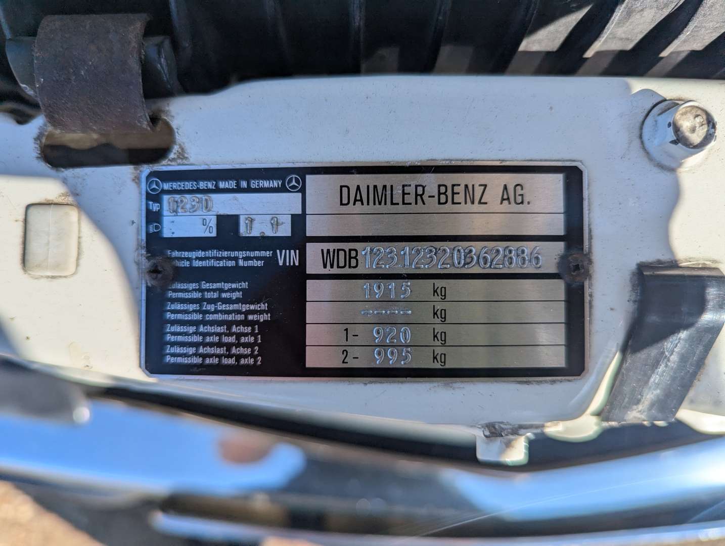 <p>1982 MERCEDES 240D W123</p>