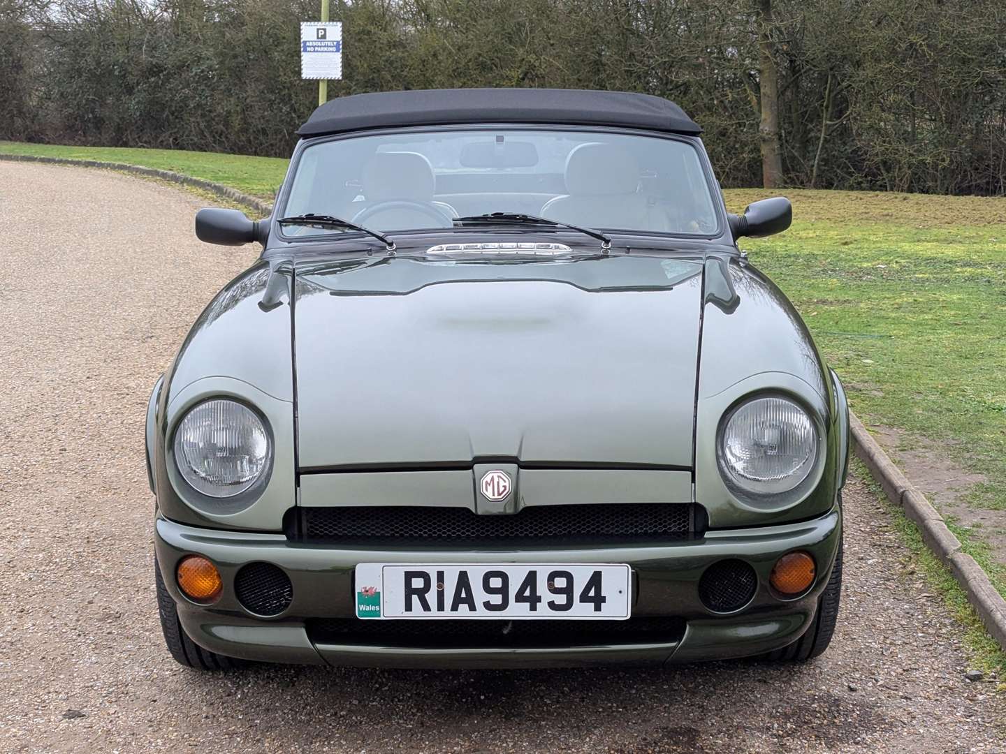 <p>1994 MG RV8</p>